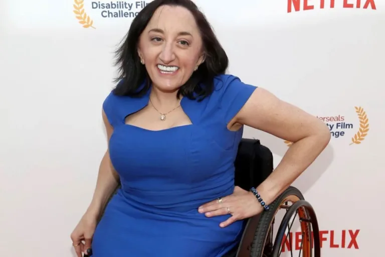 400x293_Nicole (1) Nicole - actor and disability advocate - in a blue dress in her wheelchair at a movie premiere in her hometown of Los Angeles.
