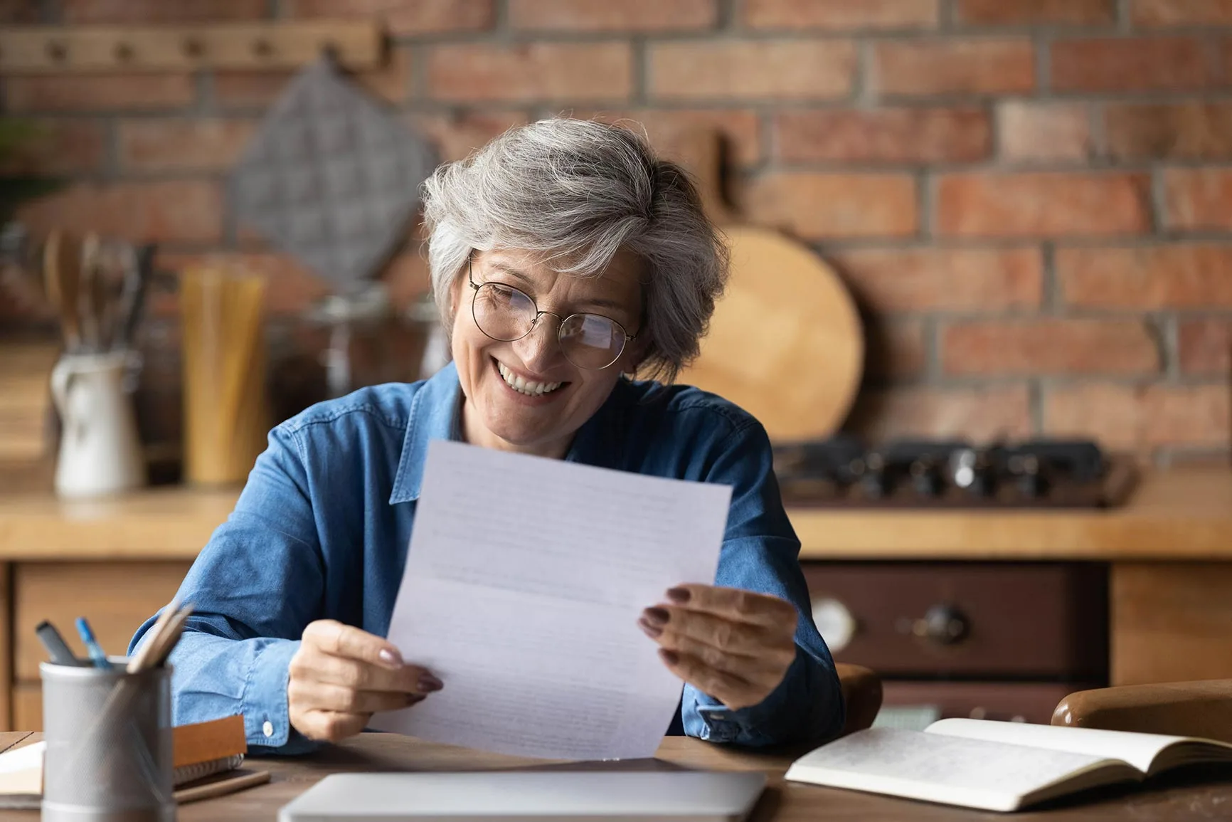 gratitude letter writing LEARN header image - a woman reading a letter