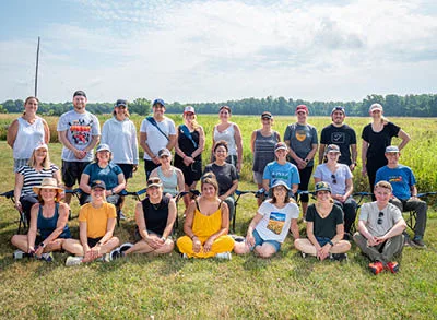 400x293_LIPics A group shot of the Learning Institute participants (20 people) smiling in front of a meadow.