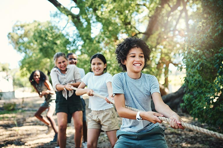 kids playing tug of war