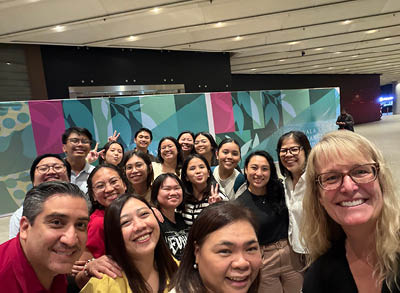 400x293_RickSurveyStory3 A group of clinicians are posing for a selfie